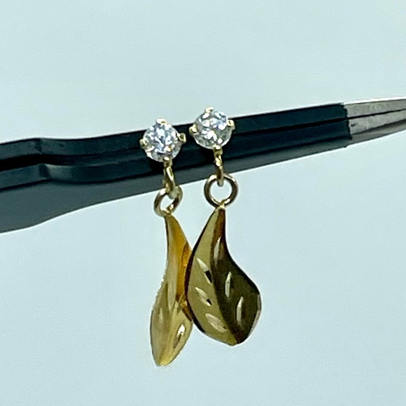 Vintage 1970's Leaf Tiny Dangle Gold Plated & Solid 14k Synth. Diamond Earrings - Picture 6 of 13